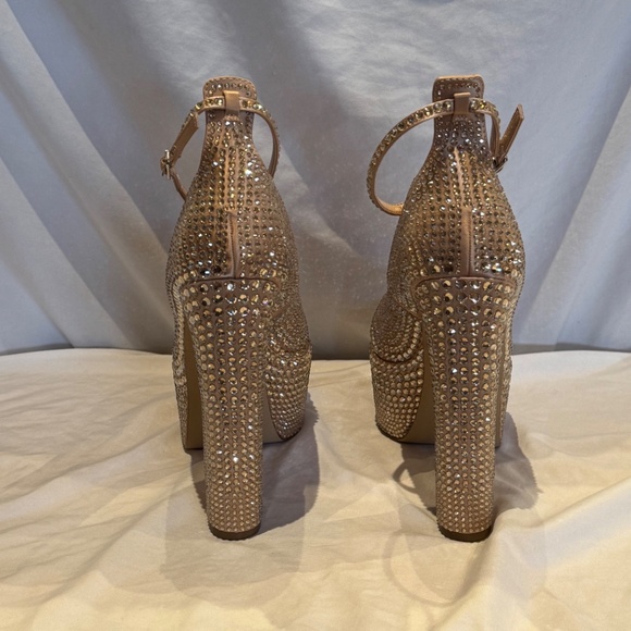 🤩 BE THAT GIRL! Steve Madden SKYRISE New in box Sz 9.5 gold rhinestone heels 🤩 - Picture 6 of 16
